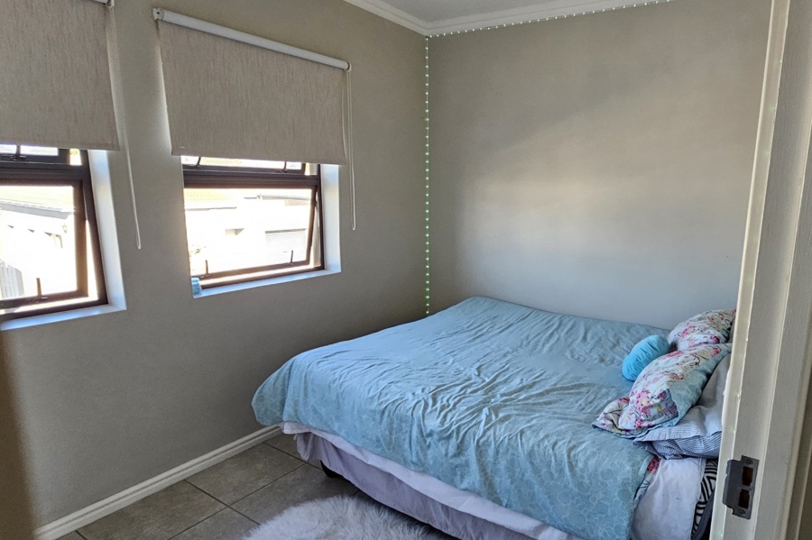 2 Bedroom Property for Sale in Zonnendal Western Cape